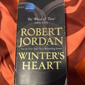 Robert Jordan Winter's Heart Paperback Book - Black and Gold